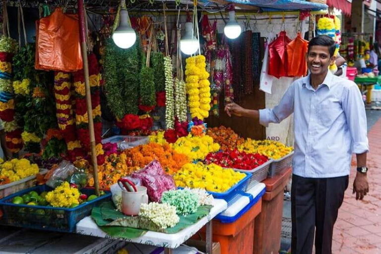 Singapore: Local Street Food Tasting Tour - Deep Dive into the Experience