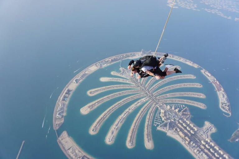skydiving over palm jumeirah dubai pexels