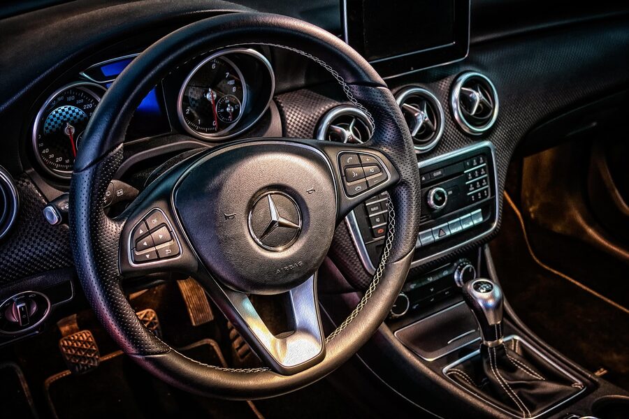Steering wheel and dashboard of off-road vehicle