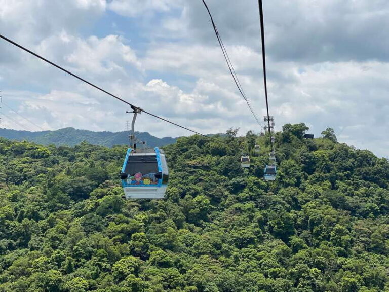 Taipei: Maokong Cable Car Ticket & Combos - Authentic Experiences and Practical Tips