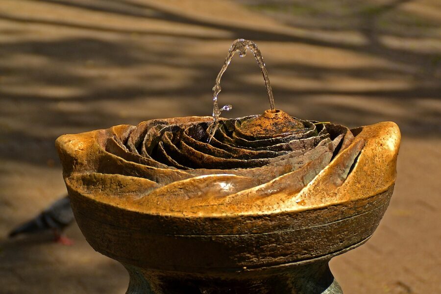 Dramatic water show with fountain effects