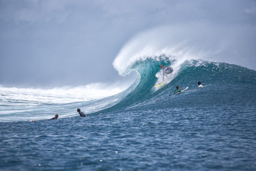 Artificial wave pool with surfable waves