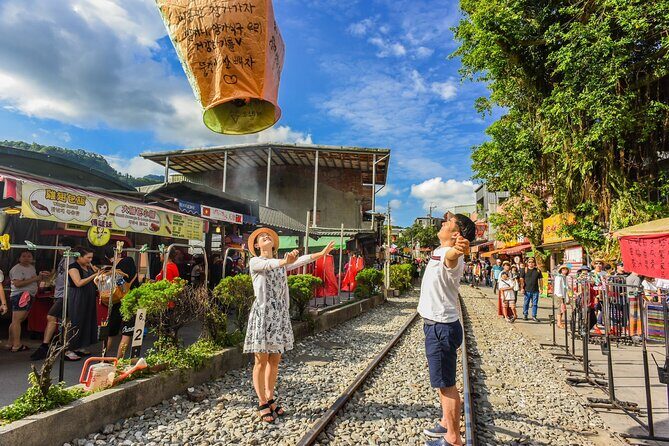 Yehliu, Golden Waterfall, Jiufen, Shifen Day Tour - Practical Details and Value