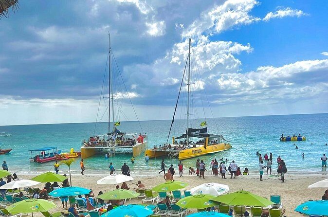 7 Mile Beach Party Catamaran Cruise with Snorkeling & Ricks Cafe - What Past Guests Say