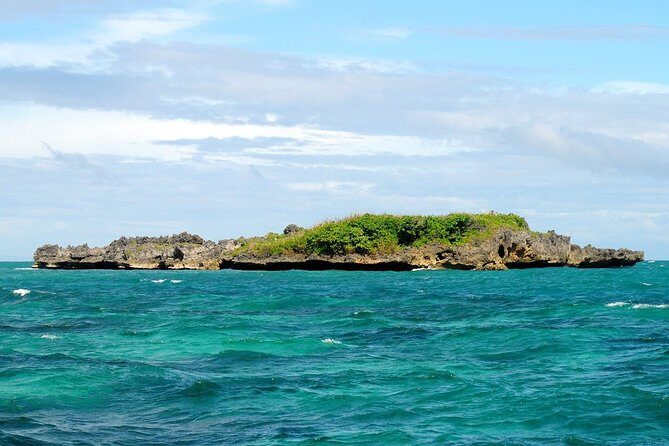 Boracay Island Hopping + Hot Kawa + Parasailing + Helmet Diving - How Does the Experience Feel?