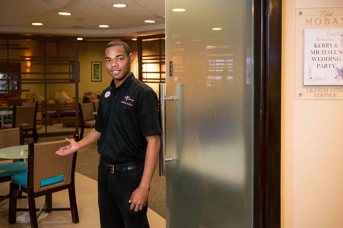 First Class Lounge, Fast Track & Round Trip Private Airport Transport Package - What Do the Reviews Say?