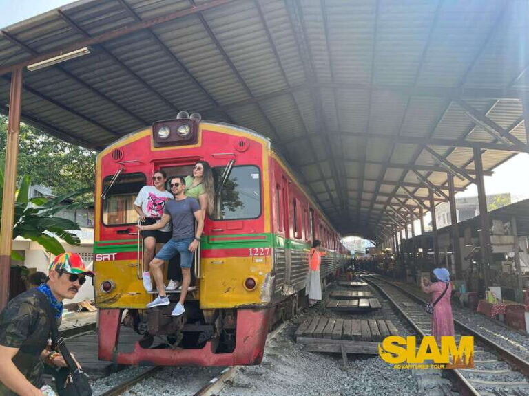 From Bangkok:Damnoen Floating Market and Railway Market Tour - What You Can Expect at Each Stop