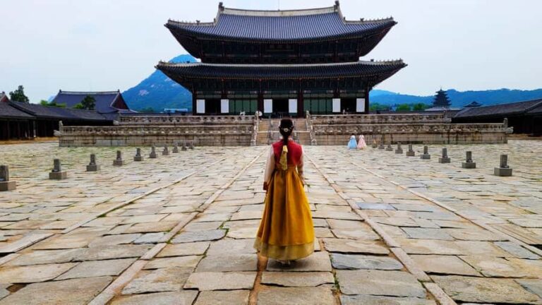 Gyeongbokgung Palace, Jogyesa Temple and Bukchon village - Exploring Seoul’s Top Attractions in One Walk