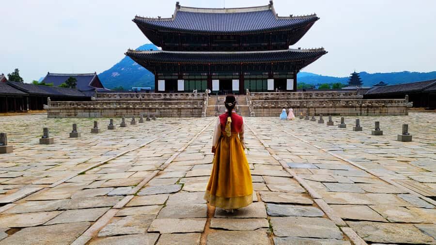 Gyeongbokgung Palace, Jogyesa Temple and Bukchon village - Exploring Seoul’s Top Attractions in One Walk