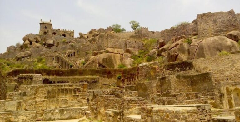 Hyderabad: Golconda Fort and Qutub Shahi Tombs Half-Day Tour - Exploring Golconda Fort: Majestic Views and Architectural Wonders