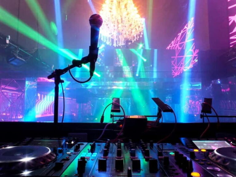 Kyoto: KITSUNE Nightclub Admission Ticket (For Foreign) - Who Should Consider This Experience?