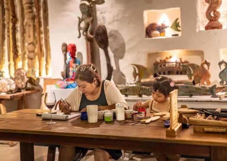 Moc Thon Woodtales - Wood Carving in a Hanoi Hidden Villa - An Authentic Artistic Escape in Hanoi