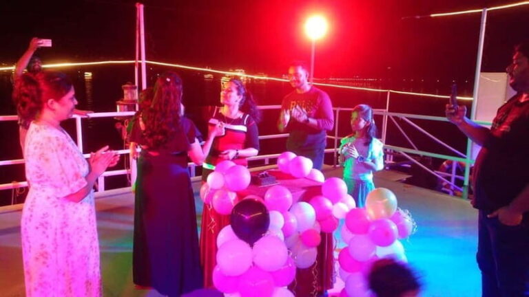Panaji: Dinner Cruise in Goa with Hotel Transfer and 2 Beers - The Experience in Detail