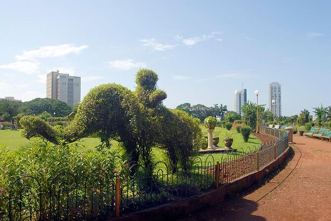 Private 8 Hours Mumbai City Sightseeing and Dharavi Slum Tour - Transportation and Practicalities