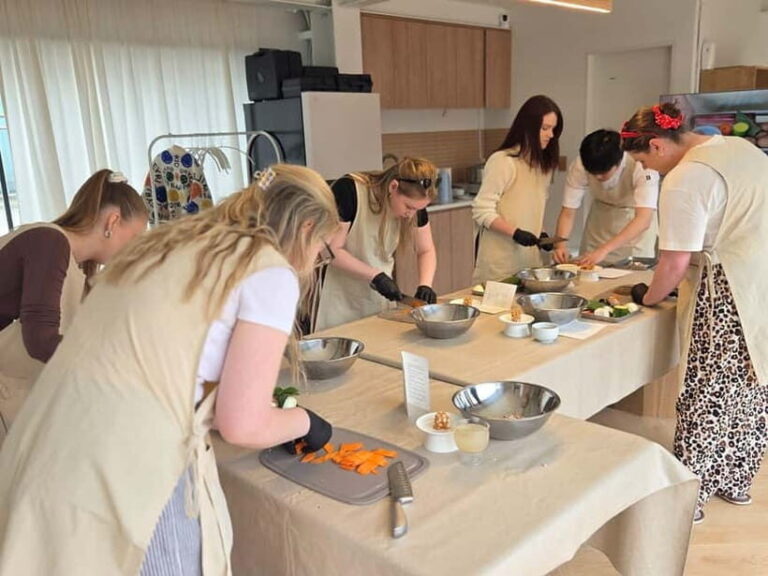 Seoul: Cooking Class and Tour with Michelin-Trained Chef - Behind the Kitchen Door: What Youll Learn and Do