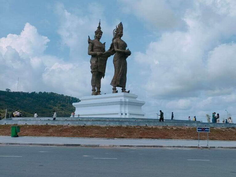 Sihanoukville Full Day City Tour with Transportation & Guide - What Does the Price Reflect?