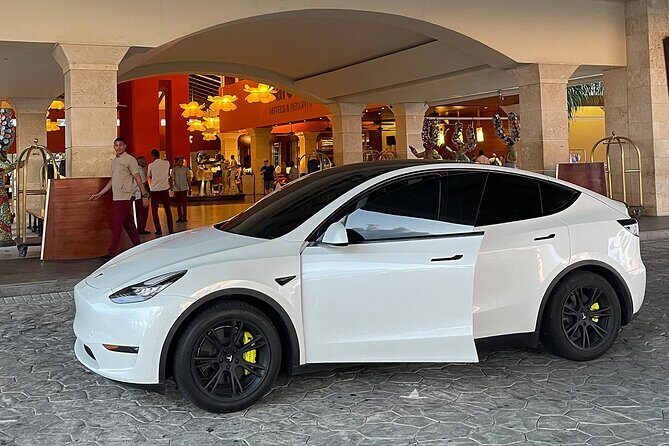 Transfer in Tesla from SDQ Airport to Santo Domingo - The Experience of the Tesla Transfer