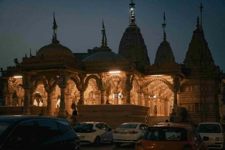 Ahmedabad Half Day Heritage Walking Tour - Transportation, Group Size, and Value