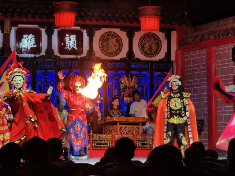 Chengdu: Sichuan Opera Face-Changing and Acrobatics Show - What to Expect During the Show