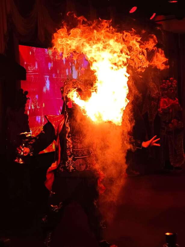 Chongqing 1941 theatre: Tea Art Performance with Folk Art - Who Should Consider This Tour?