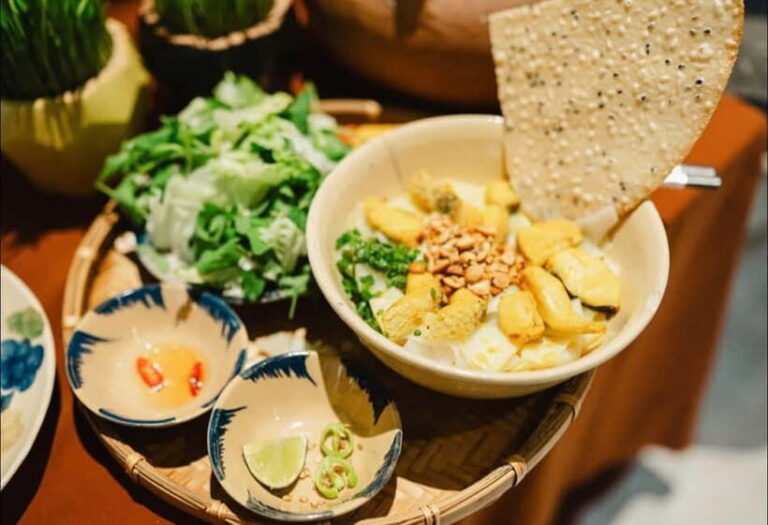 Da Nang: Michelin-Selected Street Food Tour with Local Guide - What Sets This Tour Apart