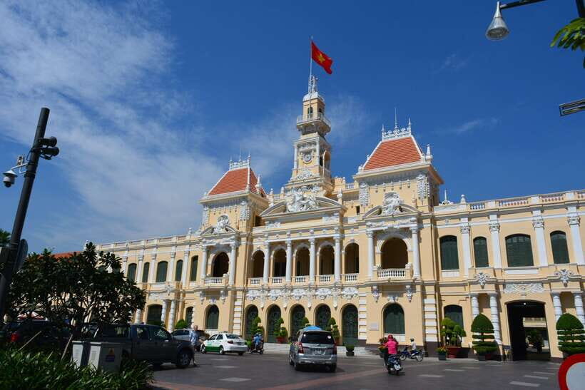 From HCM: City Highlights & Chinatown Trips Water Bus Tour - Exploring the Core Landmarks