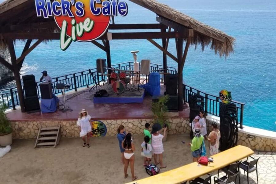From Montego Bay: Negril Beach and Rick's Café Day Trip - Transportation, Timing, and Group Dynamics
