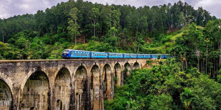 From Nuwara Eliya: Ella City Tour with Little Adam's Peak - Transport and Practicalities
