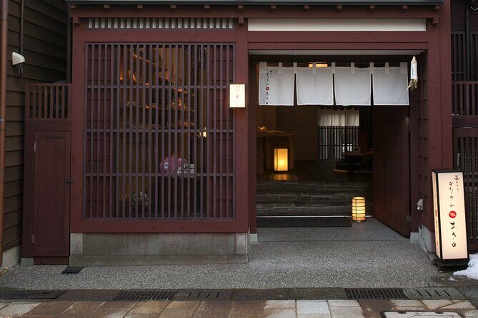 Gold Leaf Crafting in Higashi Chayagai, Kanazawa - The Authenticity and Cultural Significance