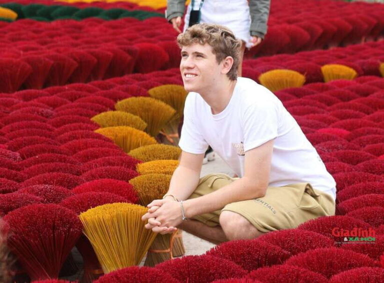 Hanoi's artisan trail:Incense Village,Hat,Lacquer & Train St - Authenticity and Cultural Connection