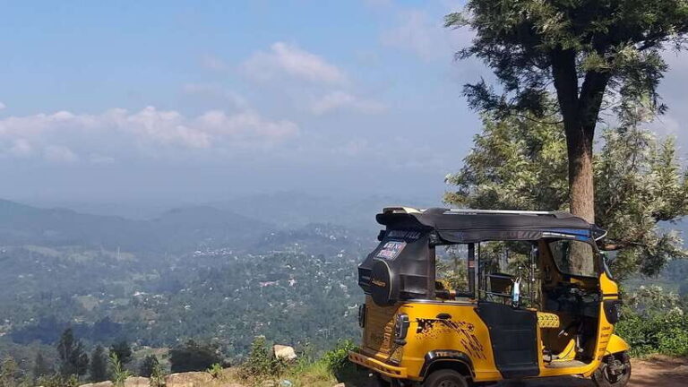 Haputale:Glorious Tuk Tuk Ride to Lipton'sSeat & Tea Factory - Liptons Seat: A Panoramic Highlight
