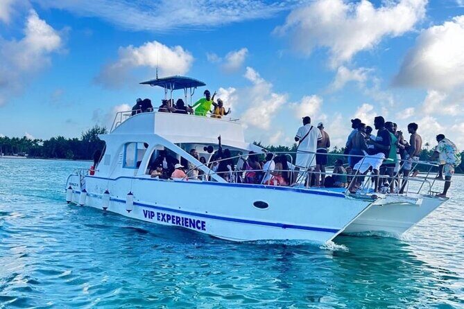 Hip Hop Beat and Live Dj Adults Only Party Boat and Free drinks - The Value of This Experience