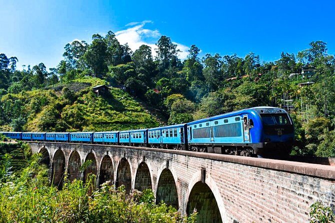 Kandy to Ella train ride on (Train No: 1005 "Podi Menike") - The Train: Podi Menike