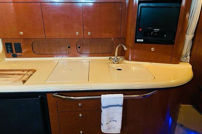 Private VIP Yacht in Punta Cana - Included and Not Included