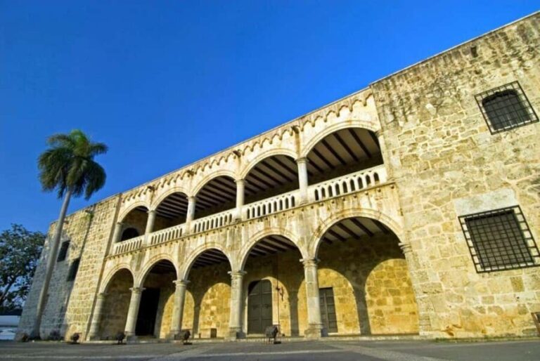 Santo Domingo: City Tour con Visita a la Playa de Boca Chica - The Columbus Lighthouse: A Monumental Tribute