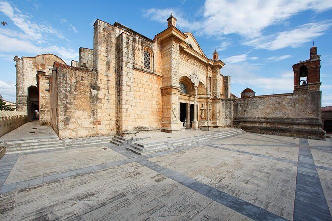 Santo Domingo Day Trip From Punta Cana - Transportation and group experience