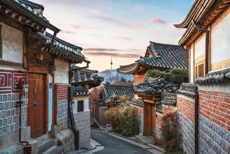 Seoul Day Tour: Gyeongbok Palace, Bukchon, Gwangjang Market - The Value of This Tour