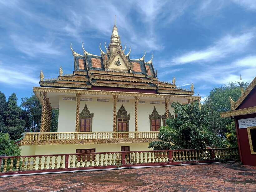Small Group Sihanoukville Exploration from Cruise Pier - Visiting the Independence Monument and Park