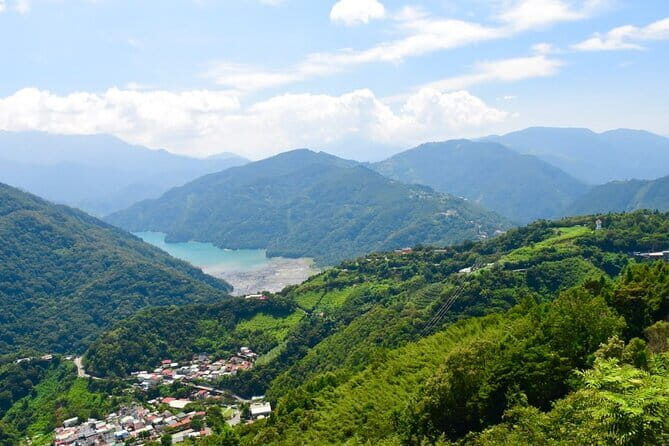 Sun Moon Lake and Qingjing Shared Day Tour From Taichung - What You’ll Love About This Tour