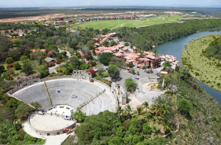 Altos de Chavón and Shopping in La Romana Day Tour - The Cigar Factory: A Smell and Sight Experience