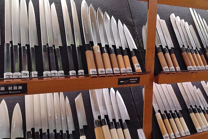 Anime shopping tour in Osaka: figures, Manga, Maid Cafe, Knife - Detailed Exploration of the Tour