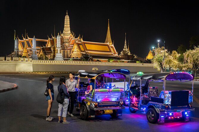 Bangkok: Michelin Street Eats by Tuk-Tuk Guided Food Tour - The Giant Swing and Photo Opportunities