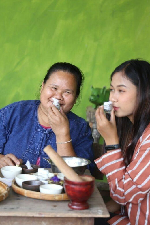 Chiang Mai : Making Herbal Ball And Inhaler - The Group and Logistics