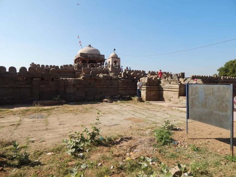 From Jaipur: Day Trip to Chand Baori and Bhangarh Fort - What’s Included and What’s Not