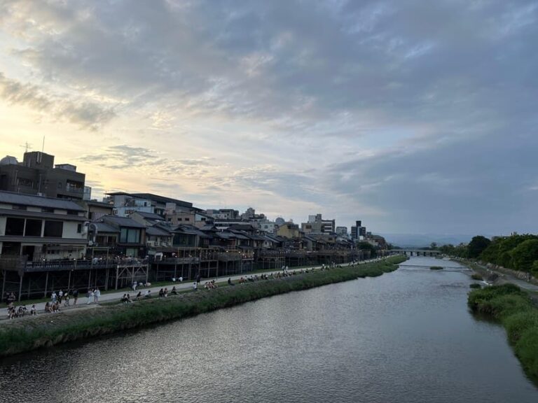 Kyoto: Gion & Geisha district evening tour - Authentic Moments and Realities