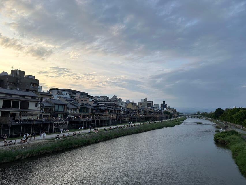 Kyoto: Gion & Geisha district evening tour - Authentic Moments and Realities