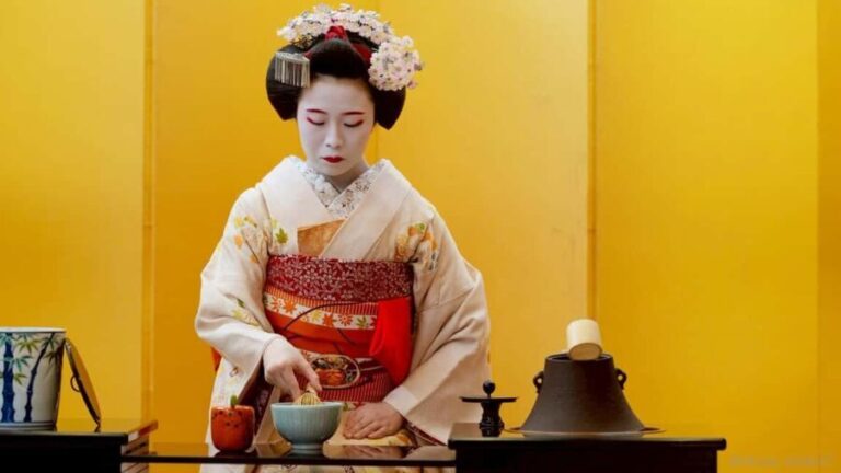 Maiko Dance and Tea Ceremony on a Noh Stage in Kyoto - The Practical Side: What to Expect