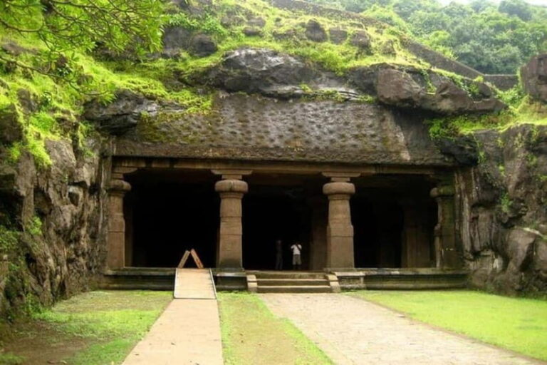 Mumbai: Elephanta Caves Tour with Ferry & Snacks - Analyzing the Value