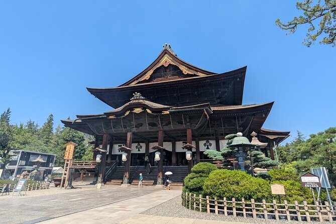 Nagano Zenkoji Temple and Samurai Experience - The Niomon Gate and the Samurai Workshop: Bridging Past and Present