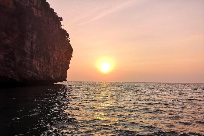 Phi Phi Don & Phi Phi Leh Sunset Trip by Arisa Speed Boat - A Step-by-Step Look at the Itinerary